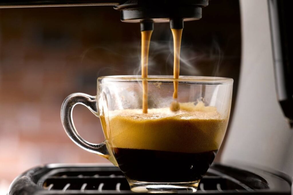 Espresso (Itália): pequeno, intenso e encorpado, perfeito para começar o dia.