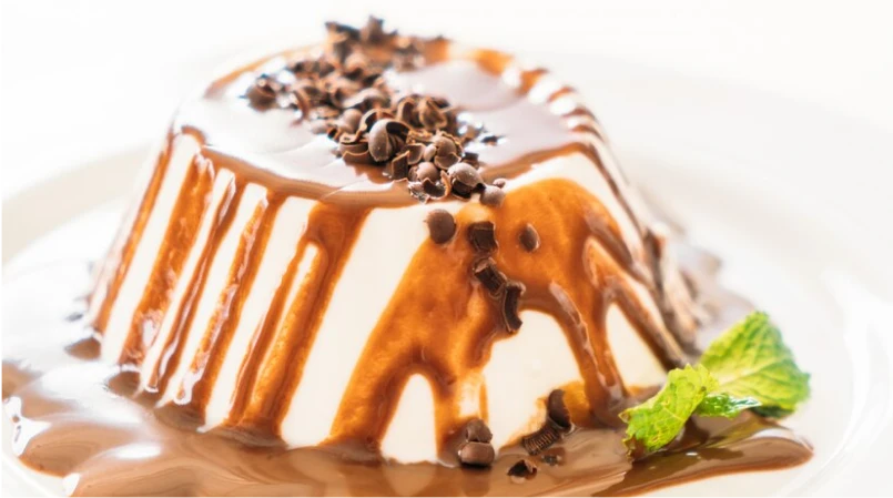 Pudim de Leite Condensado com raspas de chocolate: sabor cremoso e irresistível