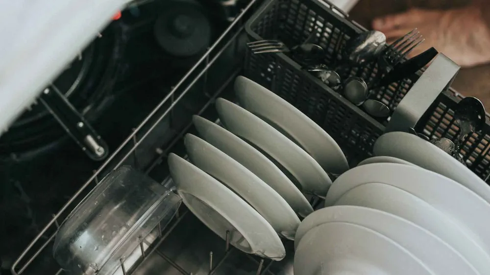O que não pode colocar na máquina de lavar louça? Veja dicas para bom uso do eletrodoméstico — Foto: Reprodução/Unsplash